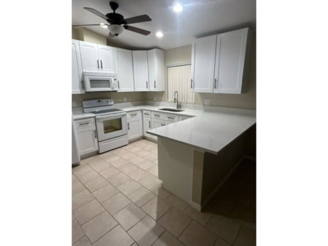Building Photo - Available Now!! 2 Bedroom 2 Bath Duplex Wi...