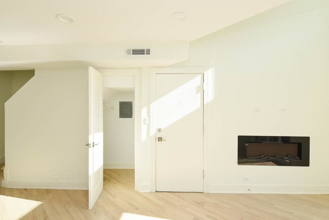 Building Photo - 954 W Grace St