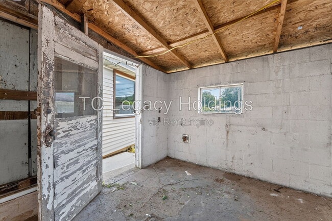 Building Photo - 87 Crisfield St