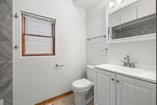 Building Photo - 613 W 43rd Pl
