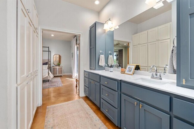 Building Photo - 2300 W Fitzhugh Rd