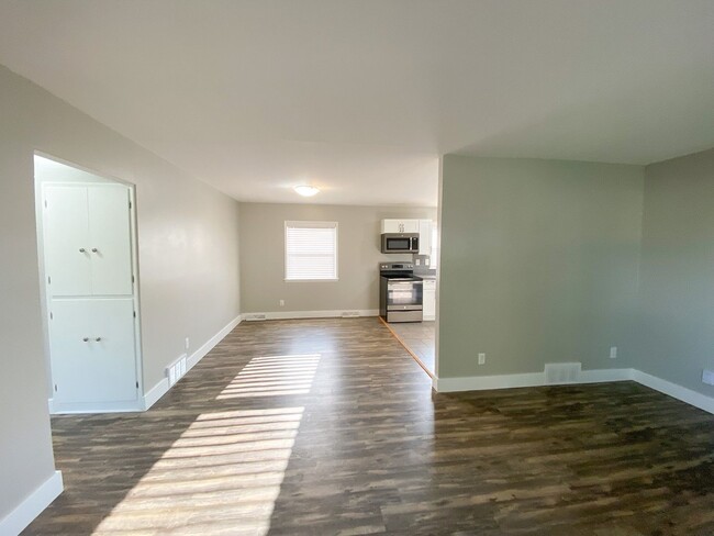 Building Photo - Updated 3 Bedroom House!