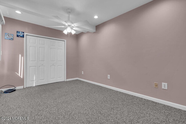 Building Photo - 691 Sussex Ct