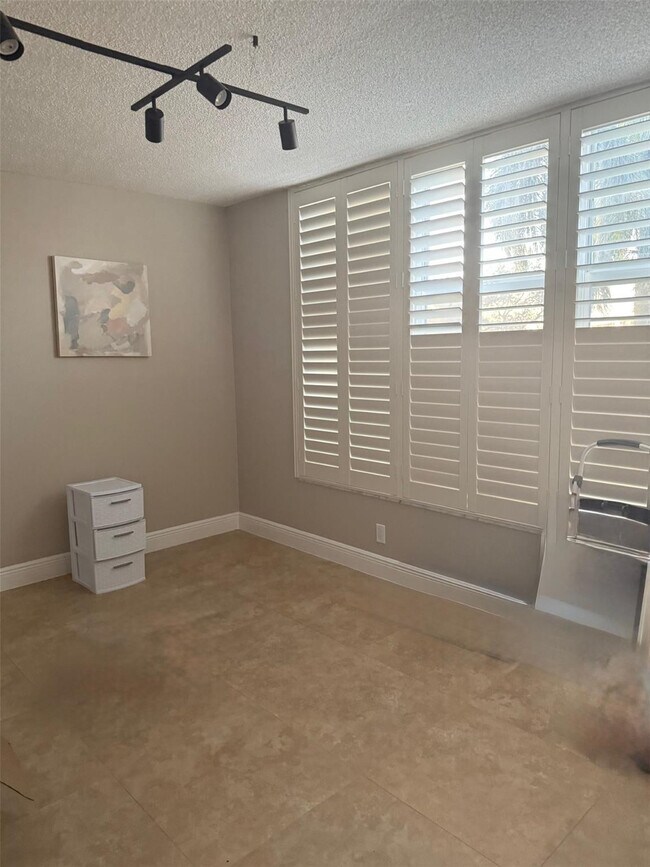 Building Photo - 3010 N Course Dr