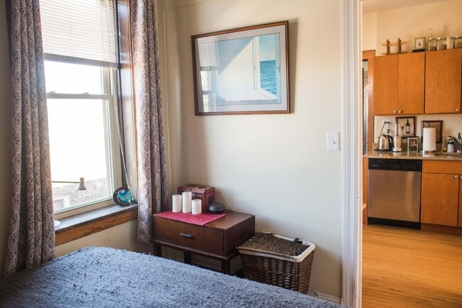 Building Photo - Huge UK Village 1 bed with Deck, Outdoor Space, Laundry. Free Internet