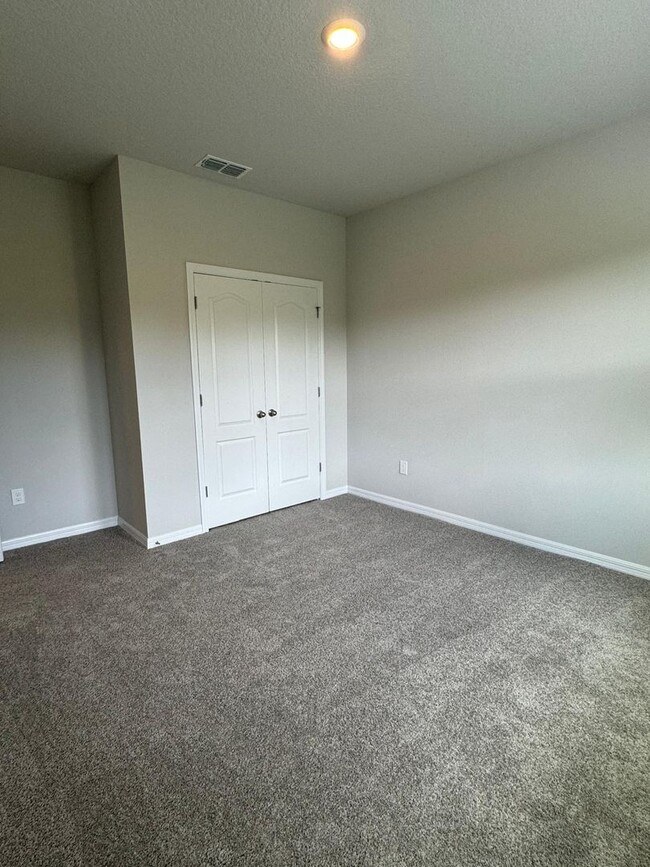 Building Photo - BRAND NEW TOWNHOUSE  3 BEDROOM 2.5 BATHROO...