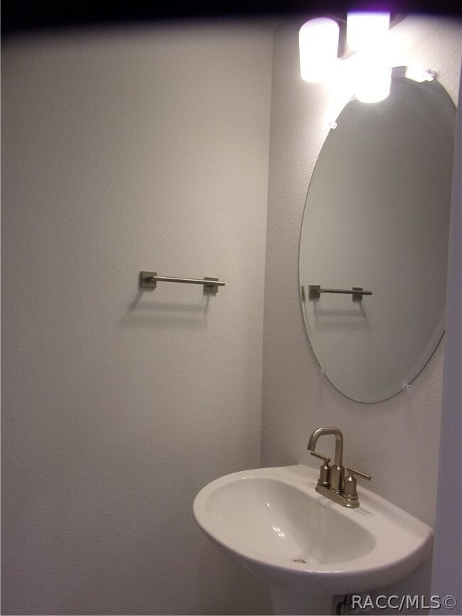 Building Photo - 215 Bittern Lp