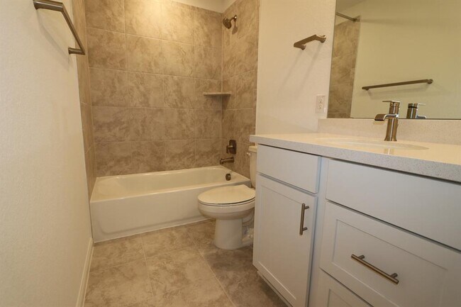 Building Photo - 1611 Iberville Dr