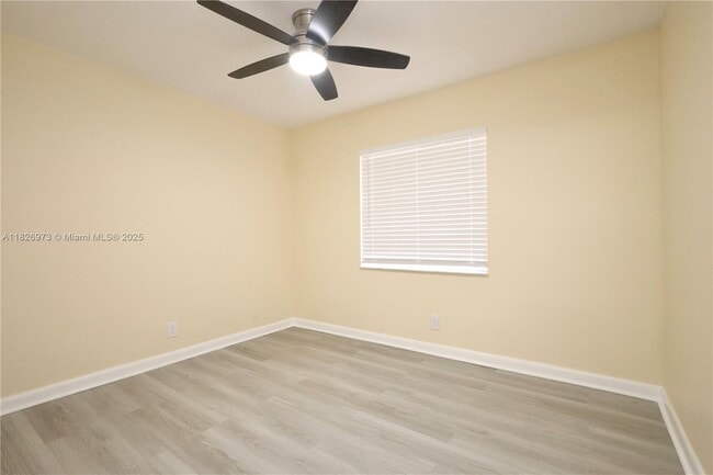 Building Photo - 2821 Somerset Dr