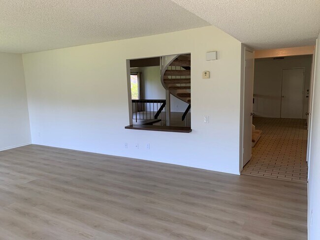 Building Photo - Beautiful, Spacious, 4 bed 2.5 bath home nestled in the Serene, breathtaking Hills of Pacific Pal...