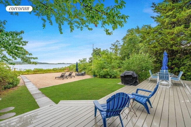 Building Photo - 237 Noyack Rd