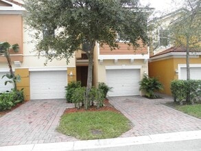 Building Photo - 1011 Pipers Cay Dr