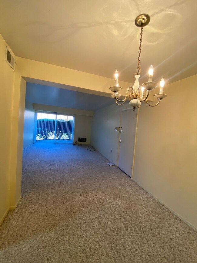 Building Photo - Cozy 1 Bedroom in a Quiet Building in Emsworth!