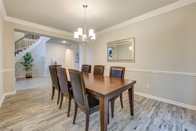 Building Photo - 2727 Camellia Ave