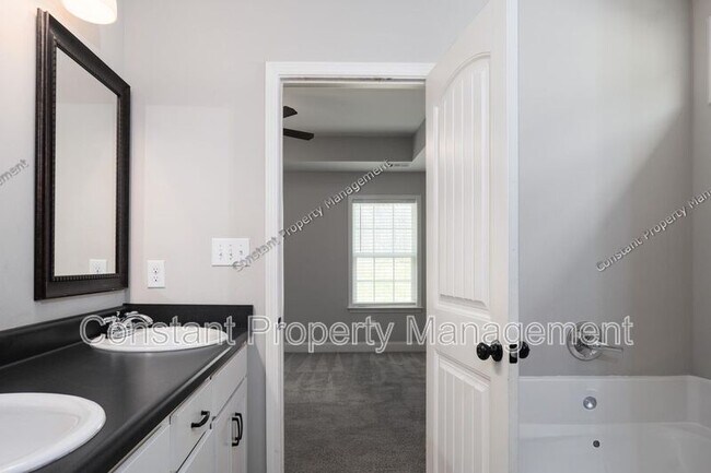 Building Photo - 220 Allentown Ln