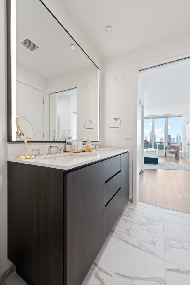 Building Photo - 1000 S Michigan Ave