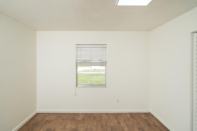 Building Photo - 1040 Dorado Dr