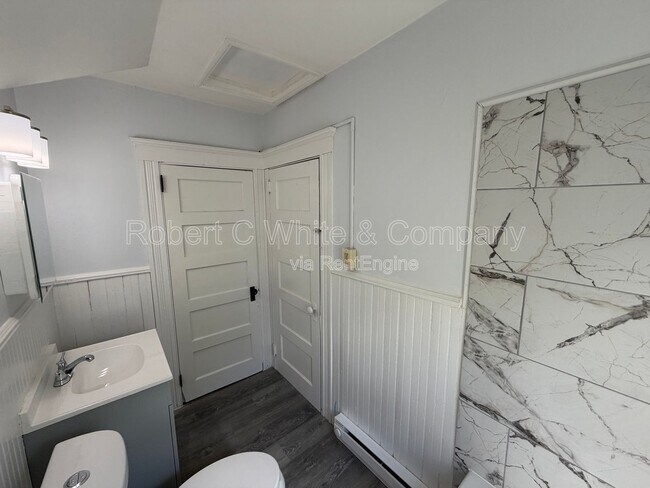 Building Photo - 28 Hull St