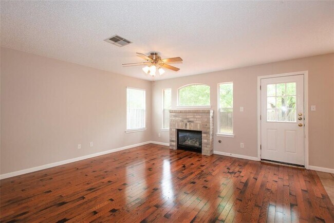 Building Photo - 1812 Hollow Tree Blvd