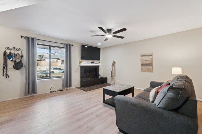 Building Photo - 9605 Hefner Village Blvd