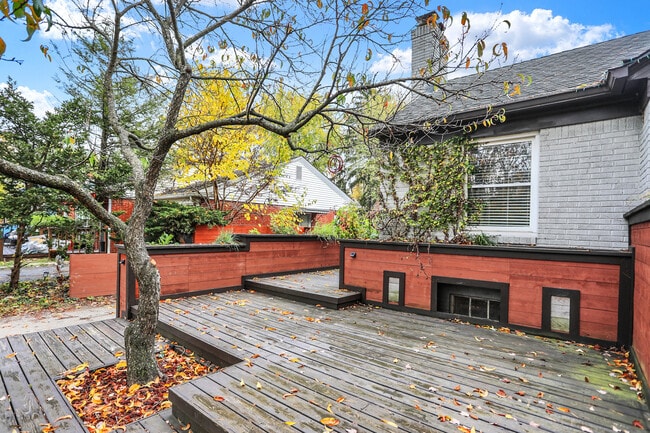 Building Photo - 233 W Westfield Blvd