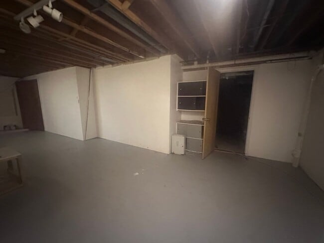 Building Photo - 1002 Juniper Springs Dr