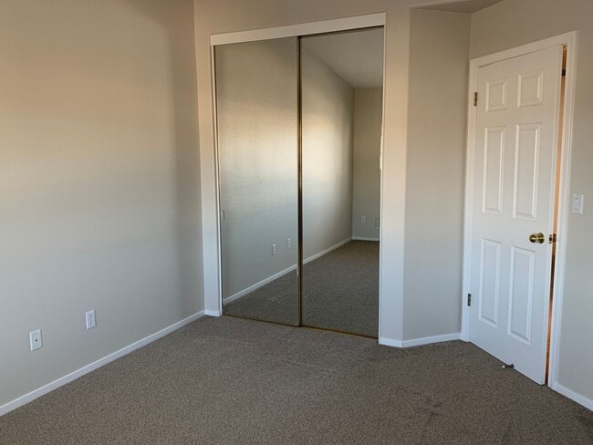 Building Photo - 39 Outlook Cir