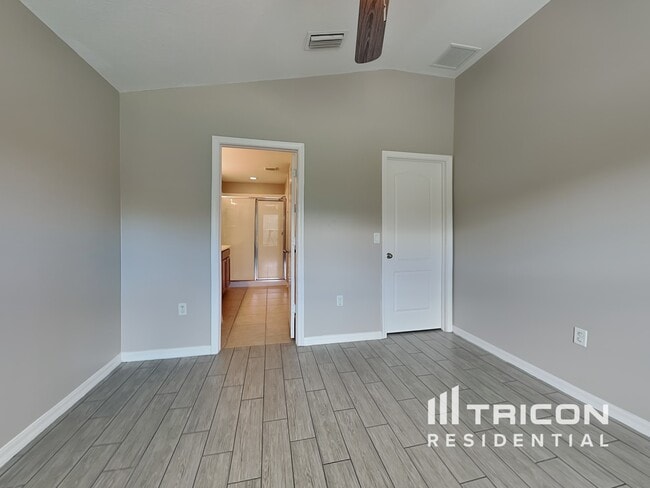 Building Photo - 4865 Hickory Stream Ln