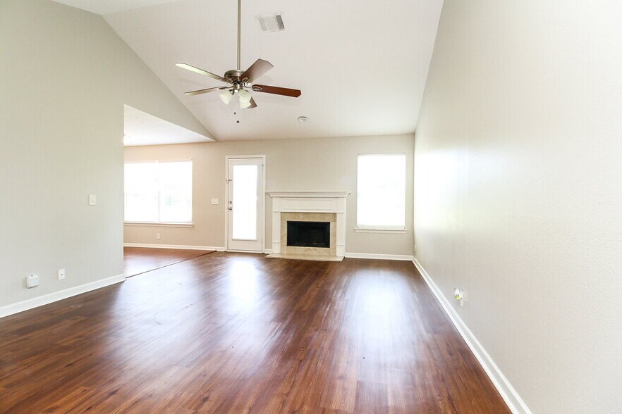 Building Photo - 7045 S Hampton Blvd