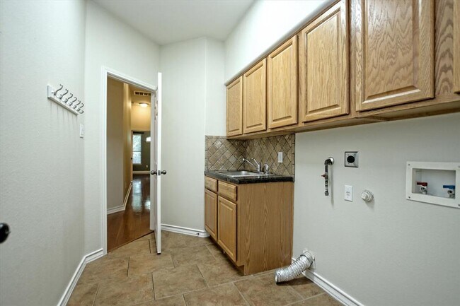 Building Photo - 16612 Barrhead Cove