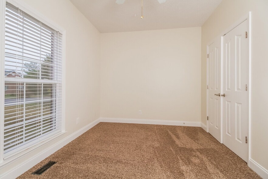 Building Photo - 3011 Overhill Ct