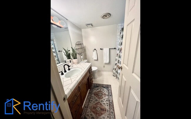 Building Photo - Gated 2bed/2bath home with lots of amenities