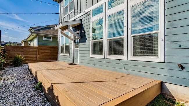 Building Photo - 2215 Capulet St