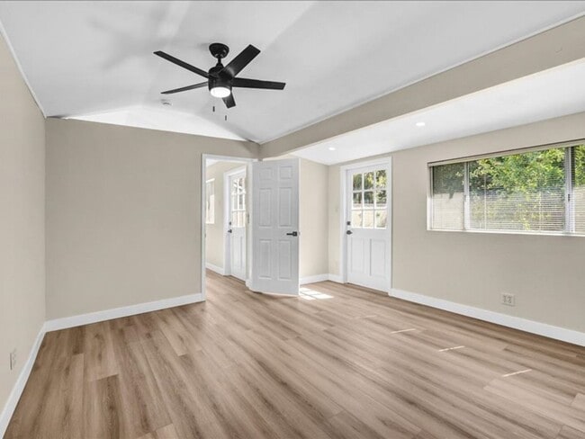 Building Photo - Welcome to this charming 3-bedroom, 2-bath...