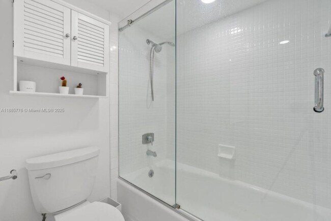 Building Photo - 2 bedroom in Aventura FL 33180