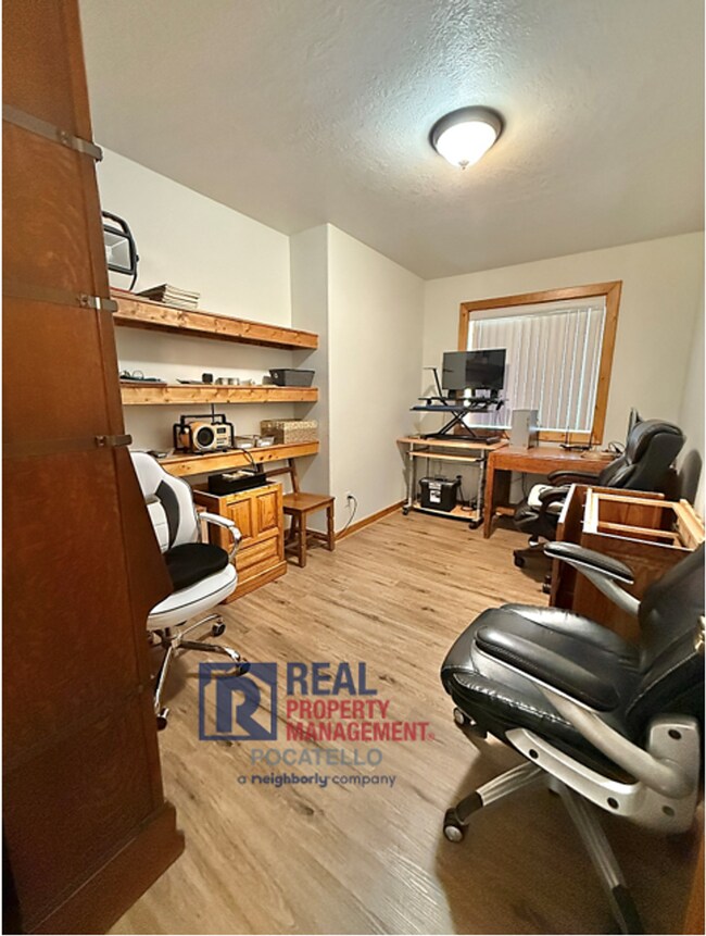 Building Photo - 13355 N Dekay Rd
