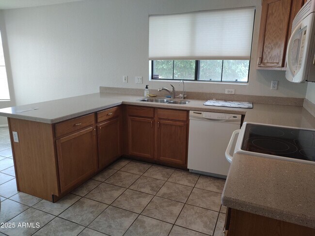 Building Photo - 3220 E Hononegh Dr