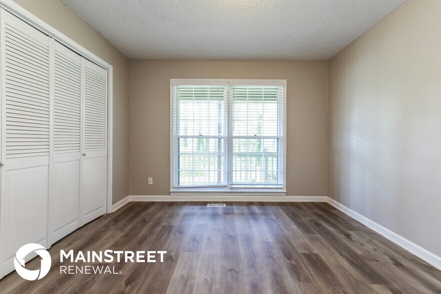 Building Photo - 2611 Pinebrook Dr