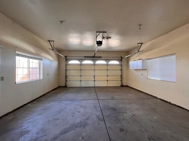 Building Photo - 3-bedroom home in Desert Lakes Golf Community