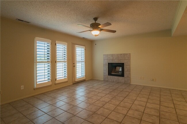 Building Photo - 2538 E Sweetbriar Dr