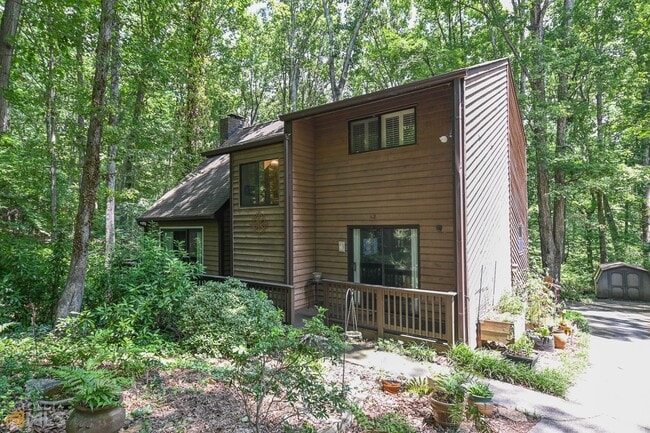 Building Photo - Spacious 3-Bedroom Home on Private Lot in ...