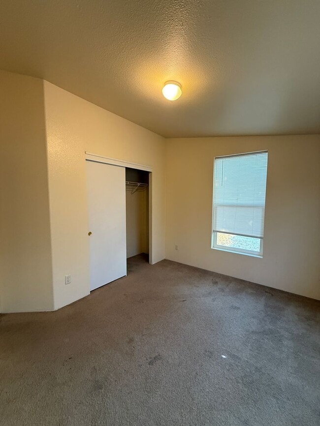 Building Photo - Don’t miss out on this great home