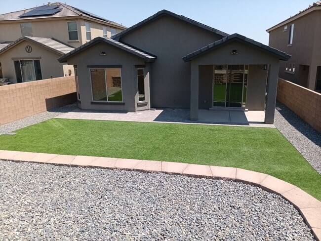 Building Photo - 1160 Vallecito Loop NW