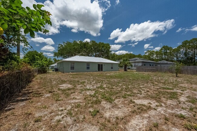 Building Photo - Charming 3-Bed, 2-Bath Home in Palm Bay