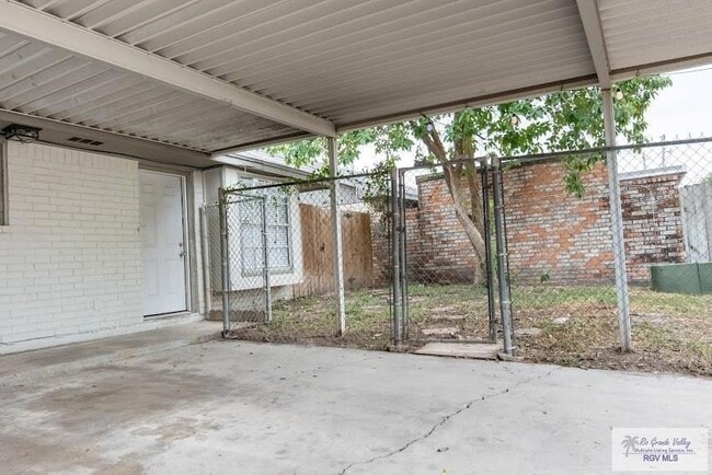 Building Photo - 1809 S Williams Ln