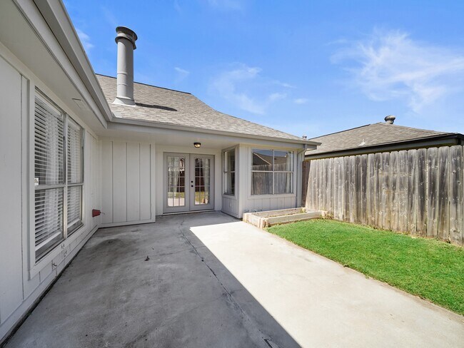 Building Photo - 2239 Highland Hills Dr
