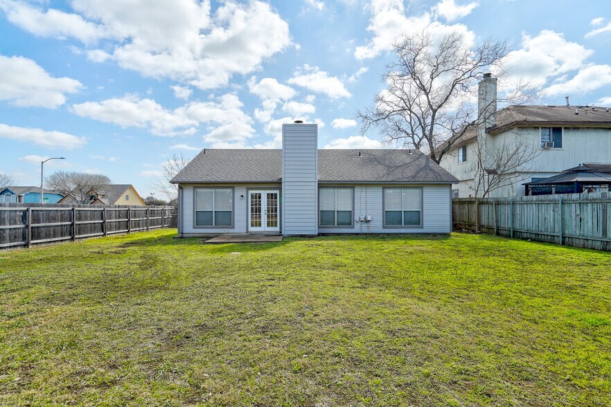 Building Photo - 1307 Rambling Cv