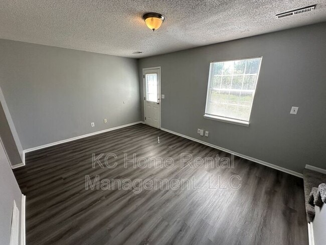 Building Photo - 506 A Skyvue Dr