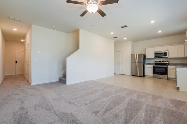 Building Photo - 2042 Hemingway Cir