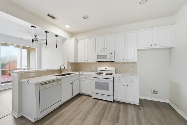 Building Photo - 2110 Ridge Wood Ln